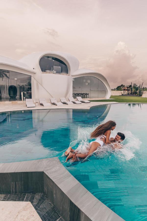 The Cloud Beachfront Villa Tabanan Ngoại thất bức ảnh
